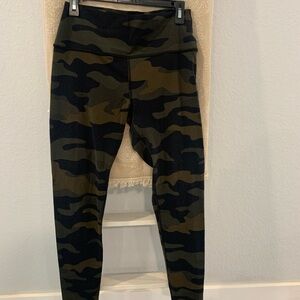 PINK Women’s Camouflage Leggings